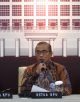 Ketua KPU Hasyim Asyari (tengah)