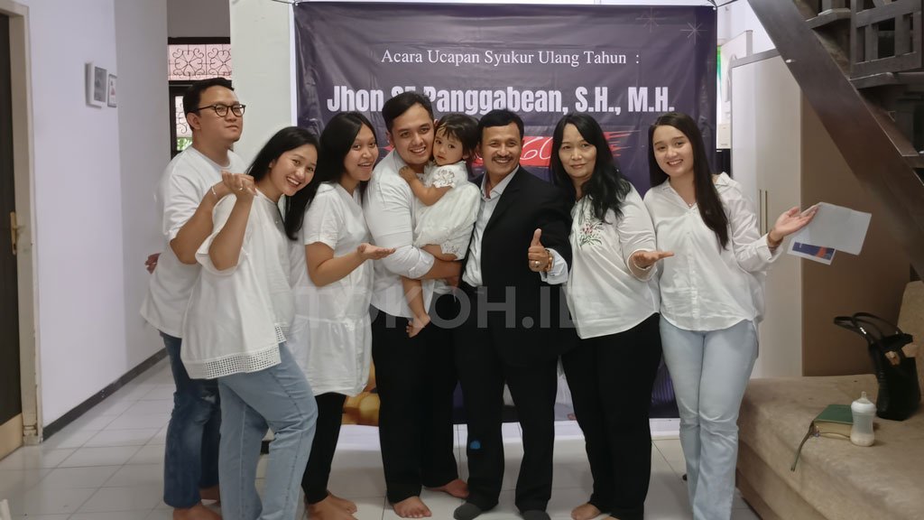 Jhon Panggabean dan Keluarga - Panti Asuhan Ester