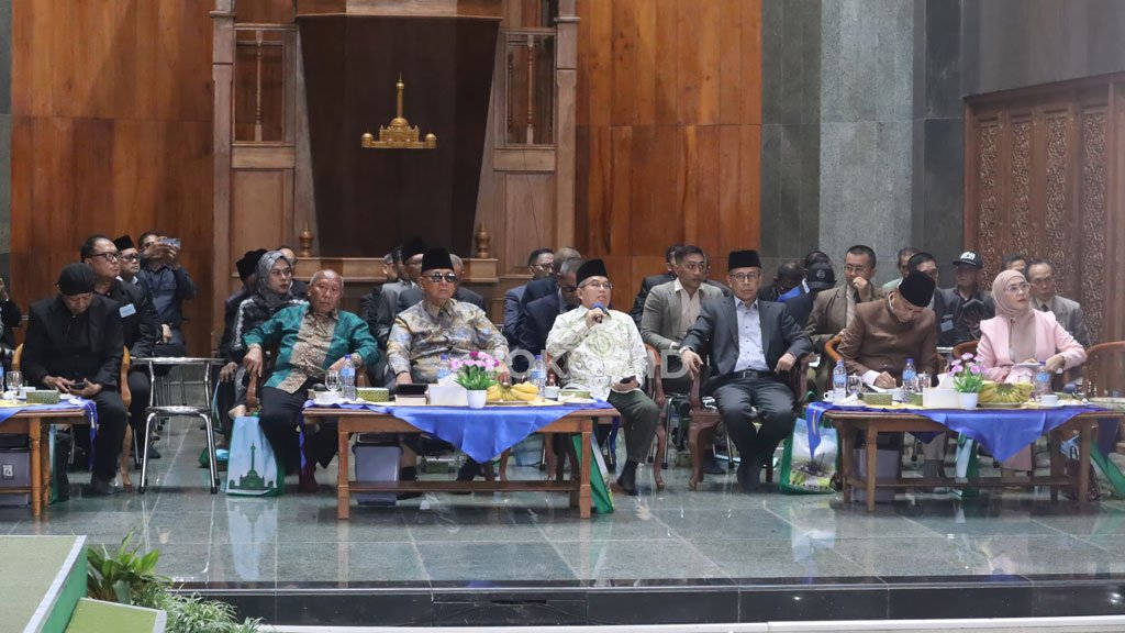 Yudi Latif Saat Menjawab Pertanyaan Peserta Kuliah Umum Nasional 25 Tahun Al-Zaytun