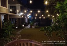 Singgah di Tengah Cahaya Singgah di Tengah Cahaya